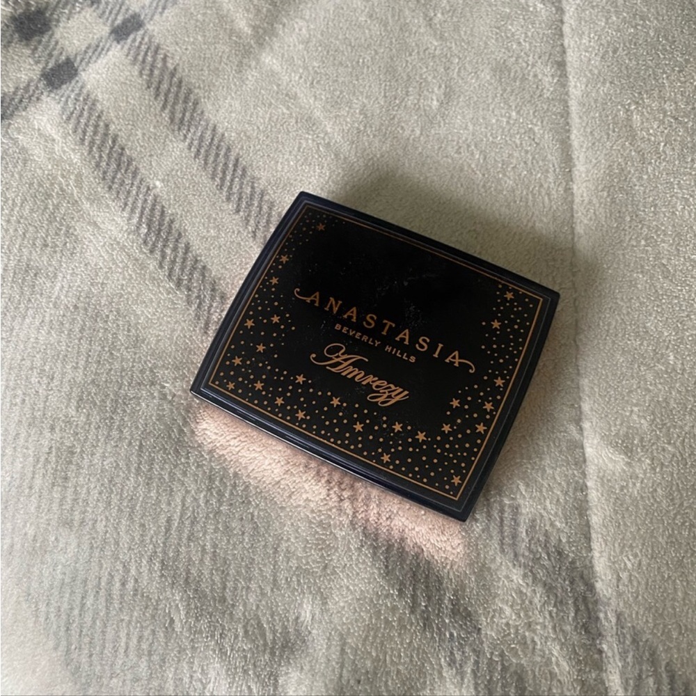 ABH Anastasia Beverly Hills Amrezy highlighter
